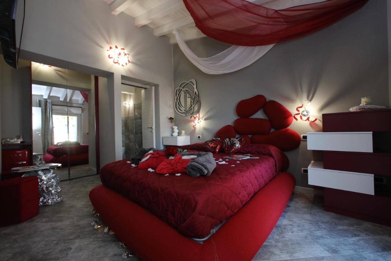 B&B Bellavista Exclusive In Zona Centrale Con Piscina Riscaldata E Jacuzzi Vista Lago Desenzano del Garda Bagian luar foto