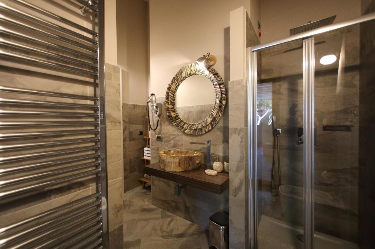 B&B Bellavista Exclusive In Zona Centrale Con Piscina Riscaldata E Jacuzzi Vista Lago Desenzano del Garda Bagian luar foto