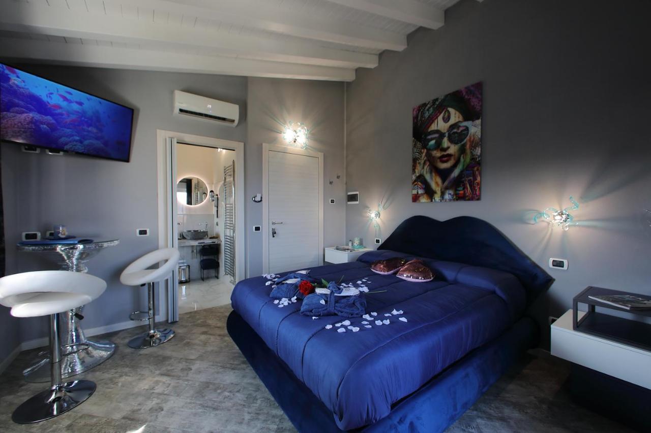 B&B Bellavista Exclusive In Zona Centrale Con Piscina Riscaldata E Jacuzzi Vista Lago Desenzano del Garda Bagian luar foto