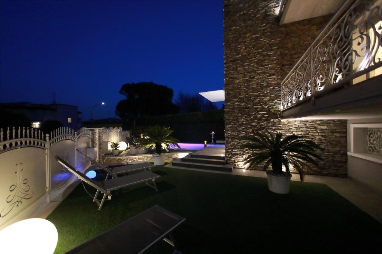 B&B Bellavista Exclusive In Zona Centrale Con Piscina Riscaldata E Jacuzzi Vista Lago Desenzano del Garda Bagian luar foto